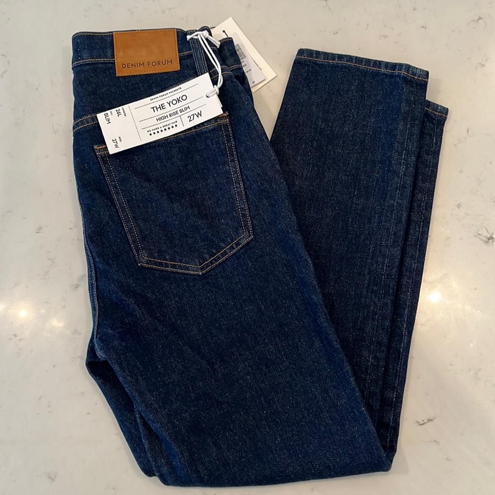Aritzia “The Yoko” High Rise Slim. 27W 26L. Dark Blue